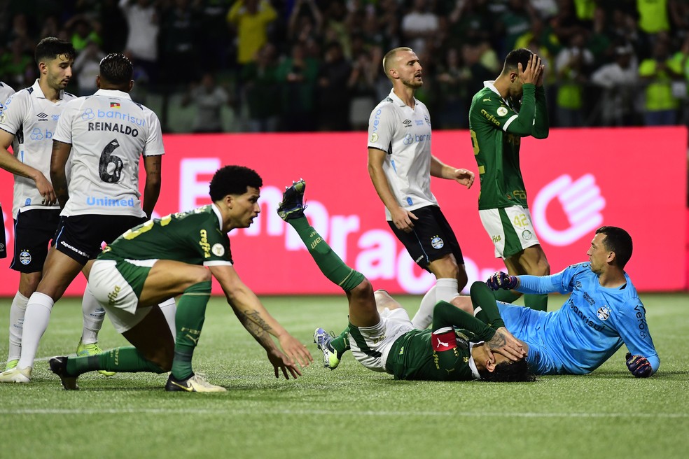 Palmeiras perde mais um gol diante de um Marchesín desesperado — Foto: Marcos Ribolli / ge