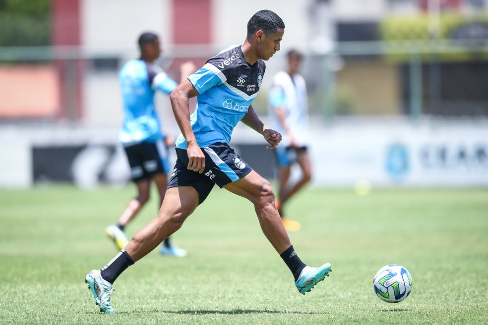 Bruno Alves, zagueiro do Grêmio, é um dos três jogadores pendurados — Foto: Lucas Uebel/Grêmio