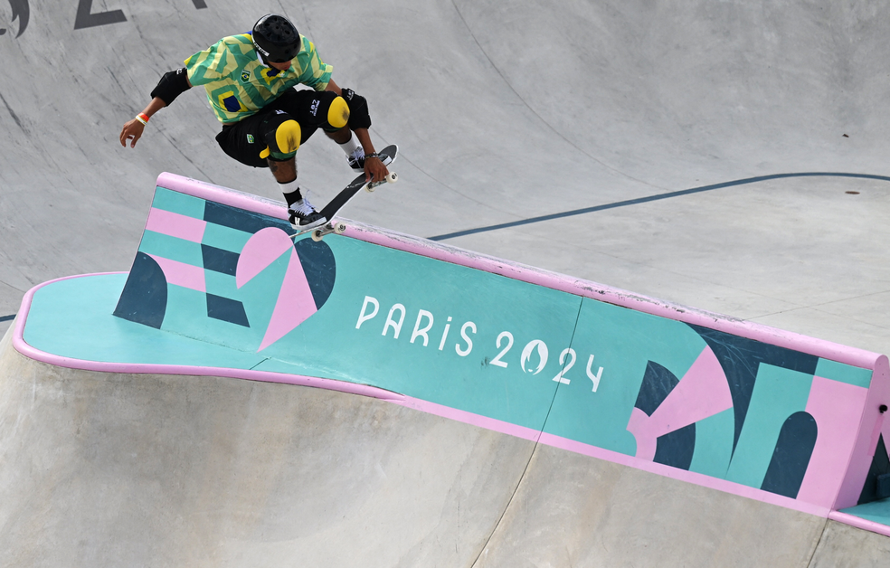 Augusto Akio na final do skate park nas Olimpíadas de Paris 2024 — Foto: Reuters