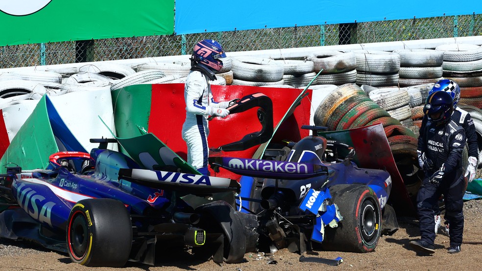 Daniel Ricciardo e Alex Albon colidiram na largada do GP do Japão — Foto: Clive Rose - Formula 1/Formula 1 via Getty Images