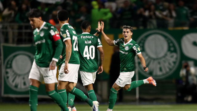 Sosa comemora o gol palmeirense