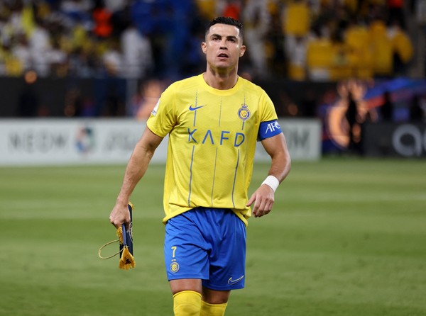 Cristiano Ronaldo terá salário bilionário: veja jogadores de futebol mais  bem pagos do mundo – LANCE!