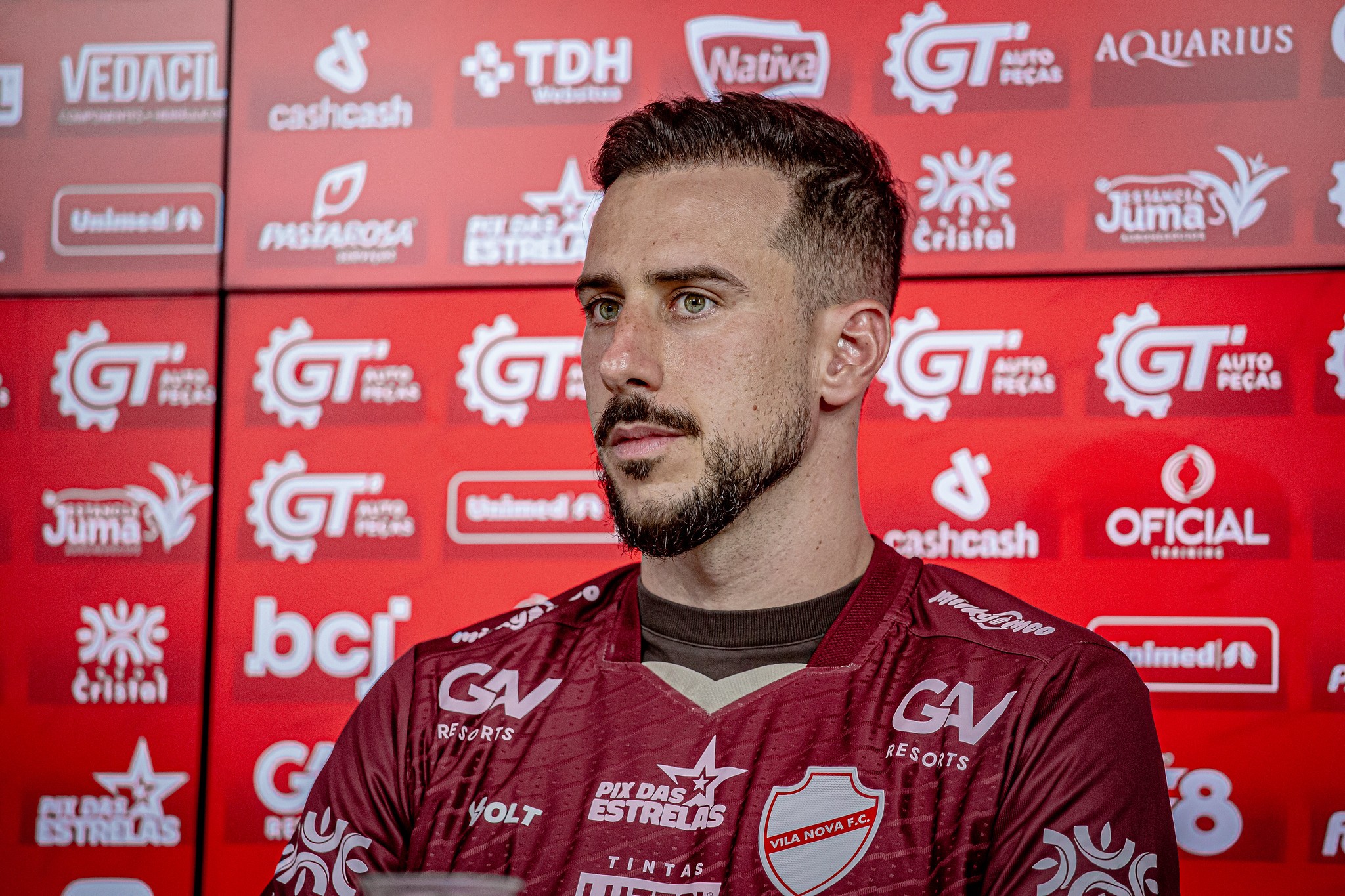 Helton Leite diz que Vila Nova não tem que inventar na reta final da Série B