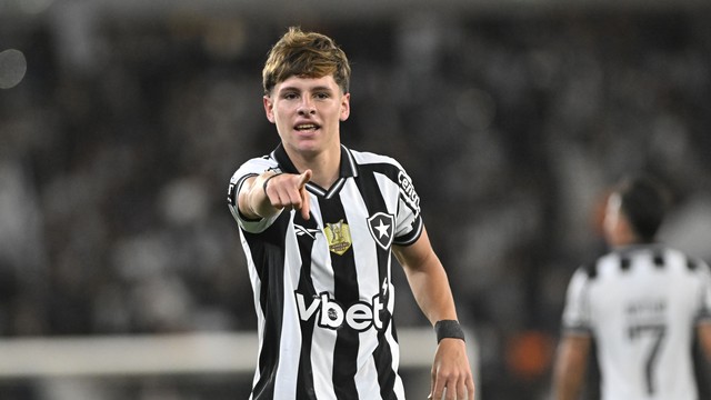 Montoro comemora o gol do Botafogo contra o Bragantino