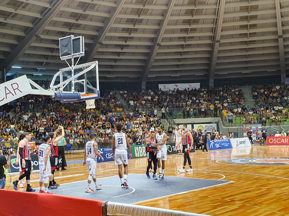 São José estreia nos playoffs do NBB no Teatrão