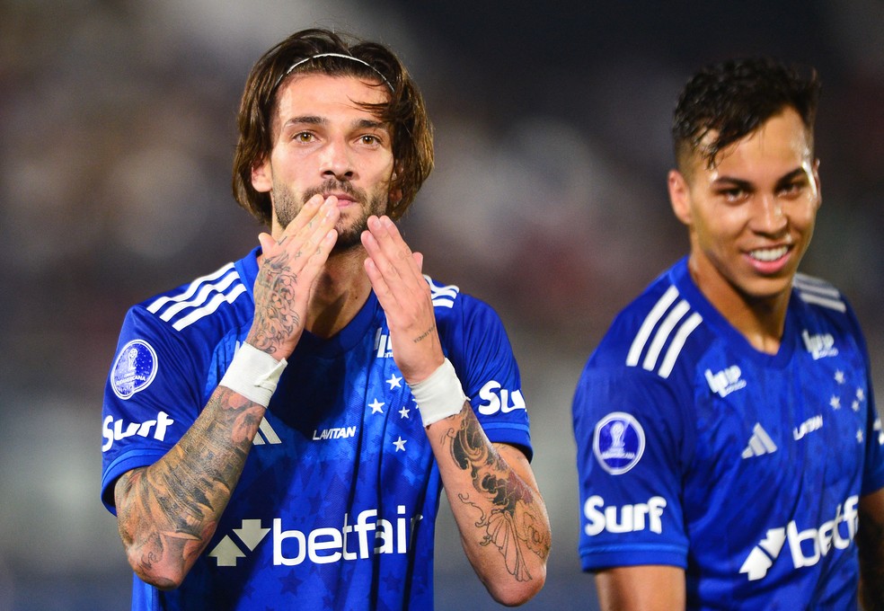 Libertad x Cruzeiro; Lautaro Díaz e Kaio Jorge — Foto: Daniel Duarte / AFP