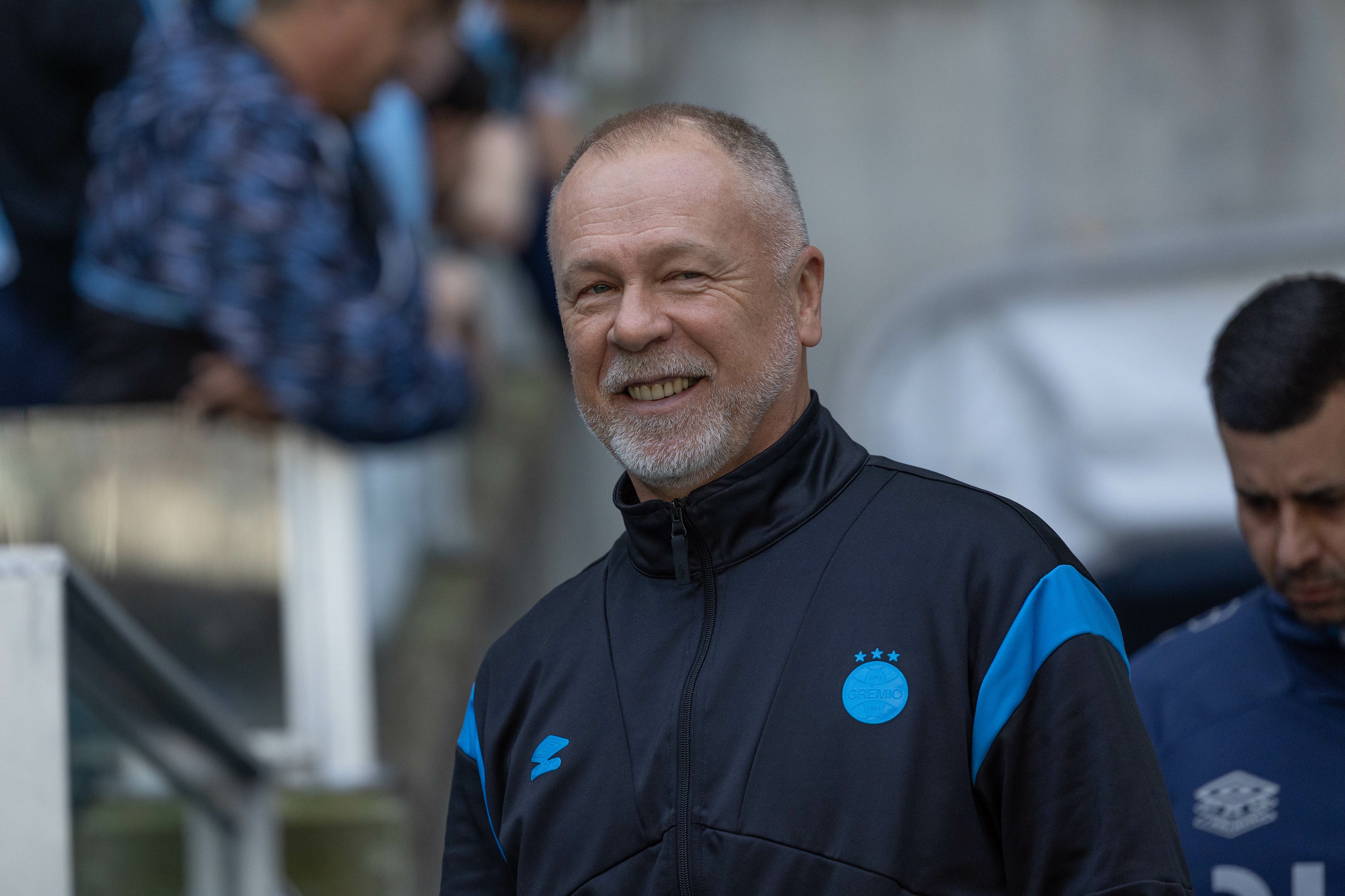 Diretoria do Grêmio respalda Mano Menezes às vésperas do Gre-Nal