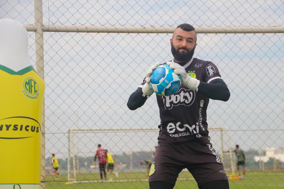 Prêmio Goal Brasil: Alex Muralha é eleito o melhor goleiro do