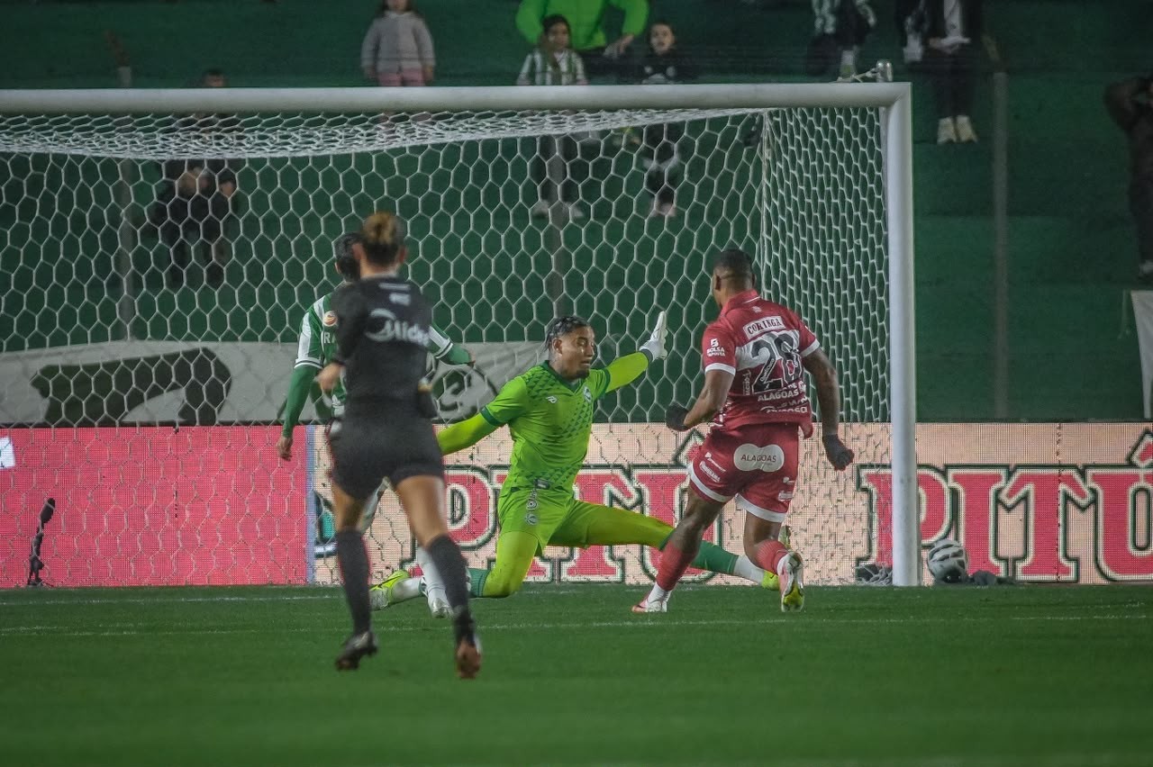 CRB perde chances claras contra Juventude e sofre a 1ª derrota sob o comando de Fábio Matias