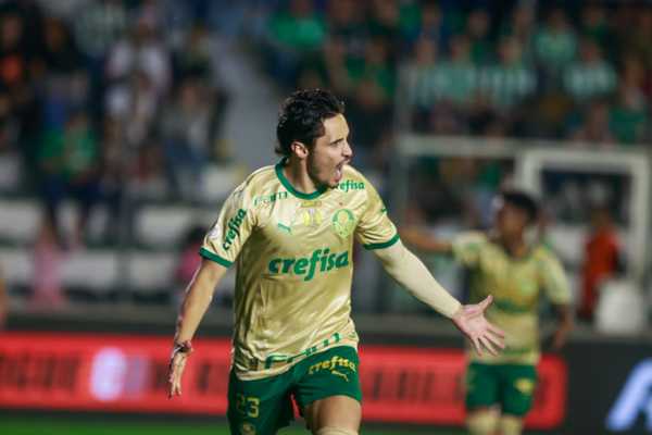 Destaques do Palmeiras: Veiga marca três gols e Estêvão se destaca mais uma vez