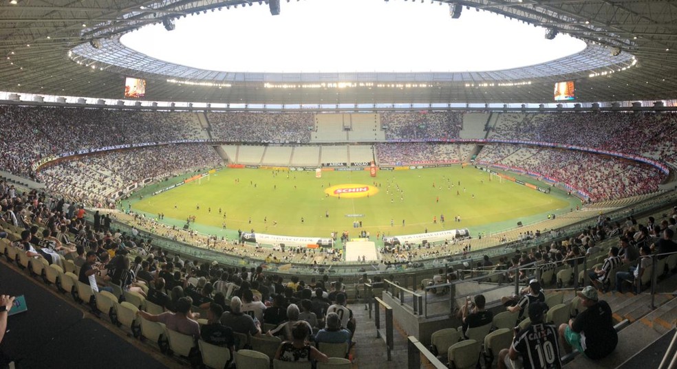 Torcedores do Ceará e do Fortaleza entram em confronto horas antes de  Clássico-Rei na Arena Castelão; vídeo, Ceará