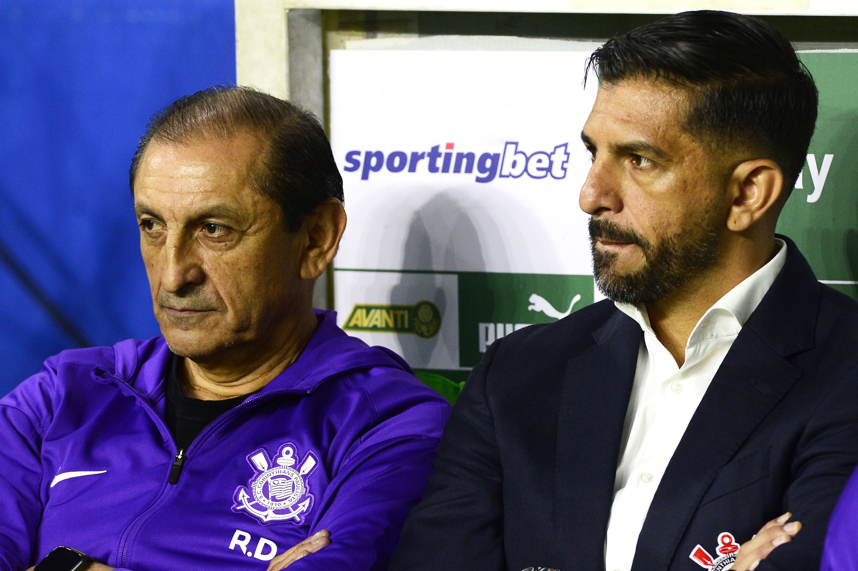 Emiliano elogia atuação de Abel e destaca vitória do Corinthians no clássico.