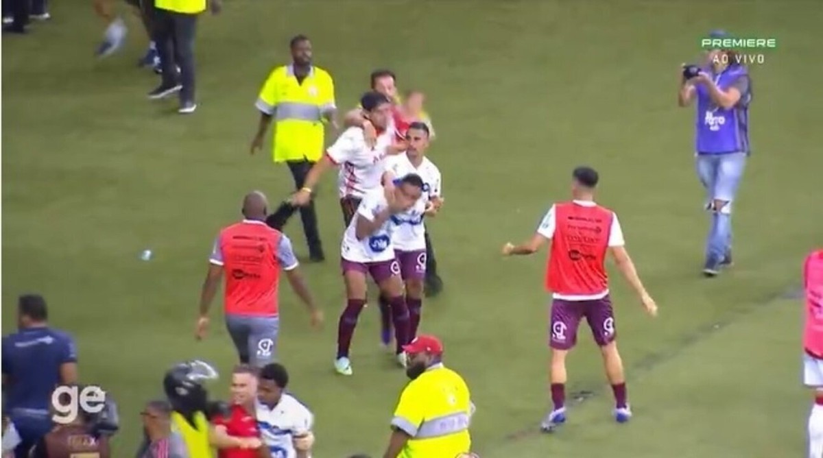 O que vai acontecer com torcedor que invadiu gramado do Beira-Rio com  criança para agredir um jogador?