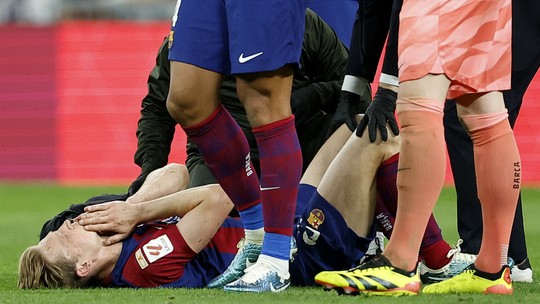 De Jong, do Barcelona, sofre entorse no tornozelo a menos de dois meses da Euro; imagens fortes