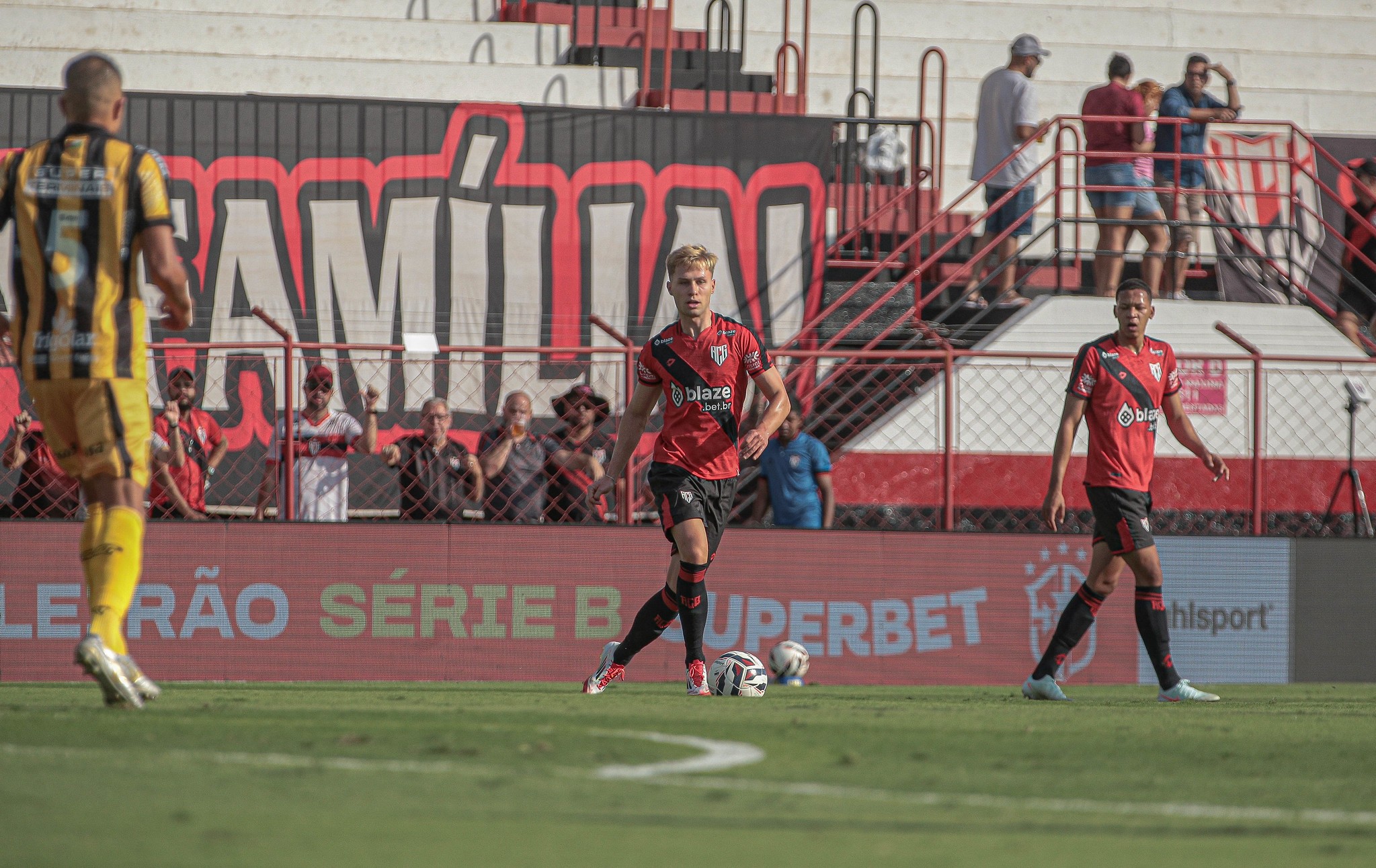 Grêmio recebe propostas e sondagens por volante; saiba detalhes | Ge