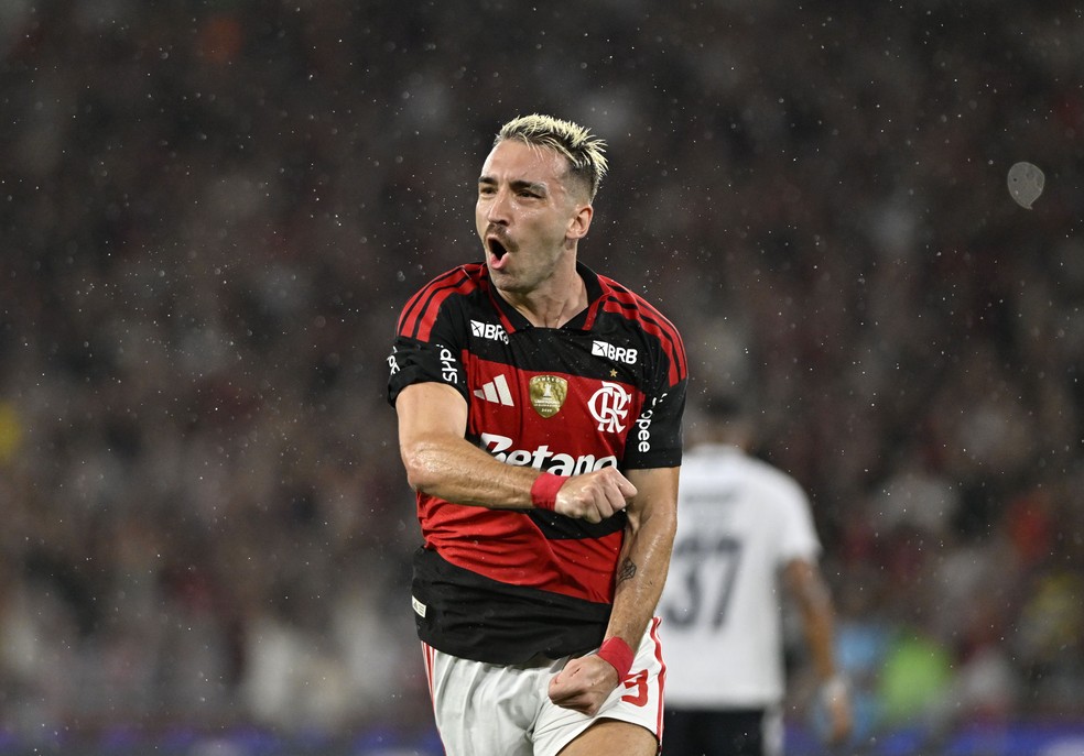Léo Ortiz comemora gol do Flamengo contra o Remo — Foto: André Durão
