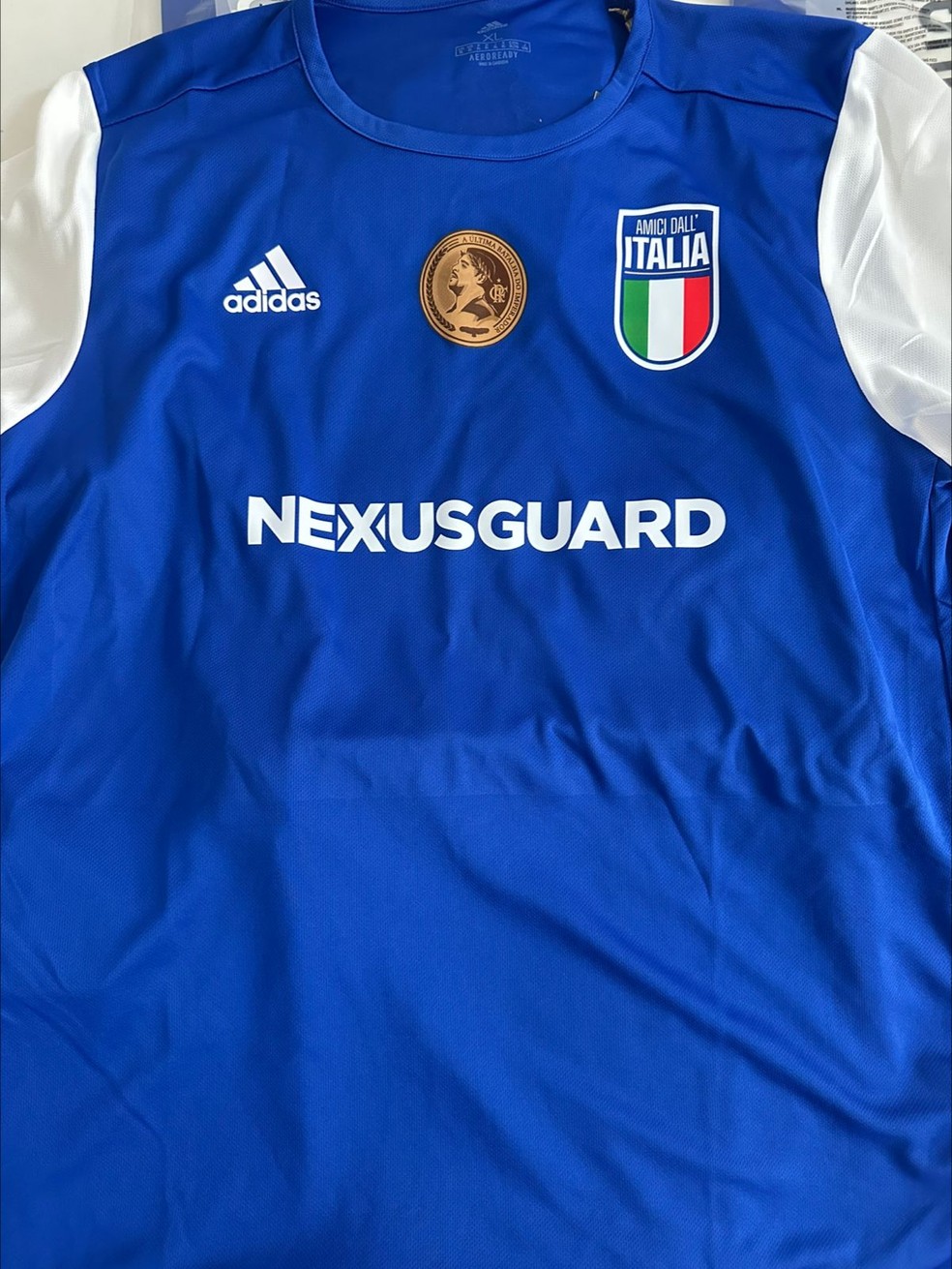 Confira a camisa que o time Amigos da Itália vai usar na despedida de Adriano