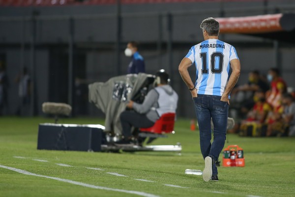 Apos vestir camisa da Argentina Renato dedica vitoria do Gremio na Libertadores a Maradona gremio ge