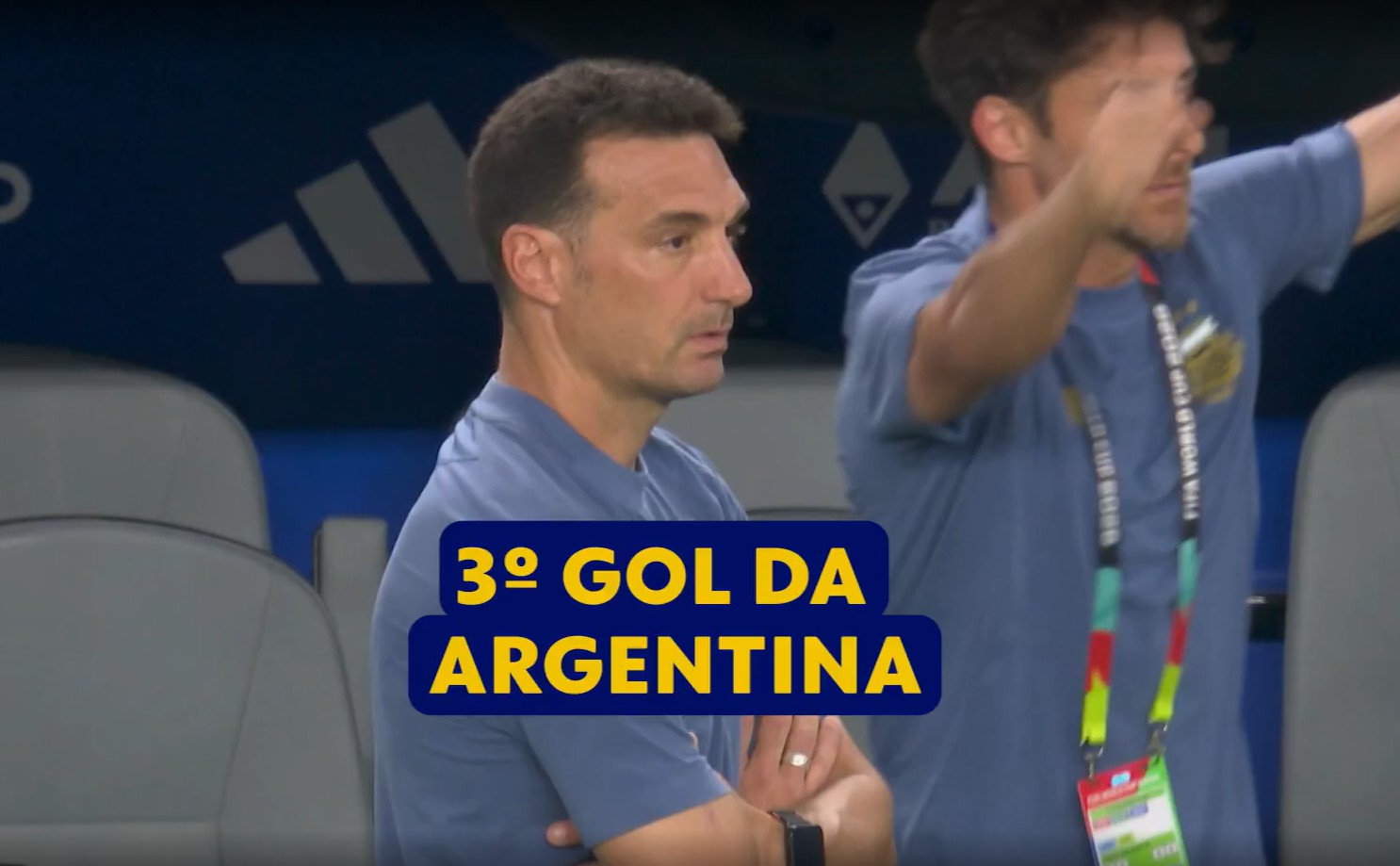 Scaloni mantém postura contida durante gols da Argentina na Copa do Mundo