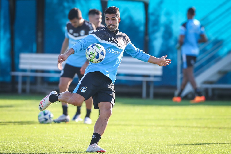 Suárez em treino do Grêmio — Foto: Lucas Uebel/Grêmio