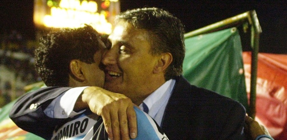 Tite no comando do Grêmio em 2003 — Foto: Foto AP