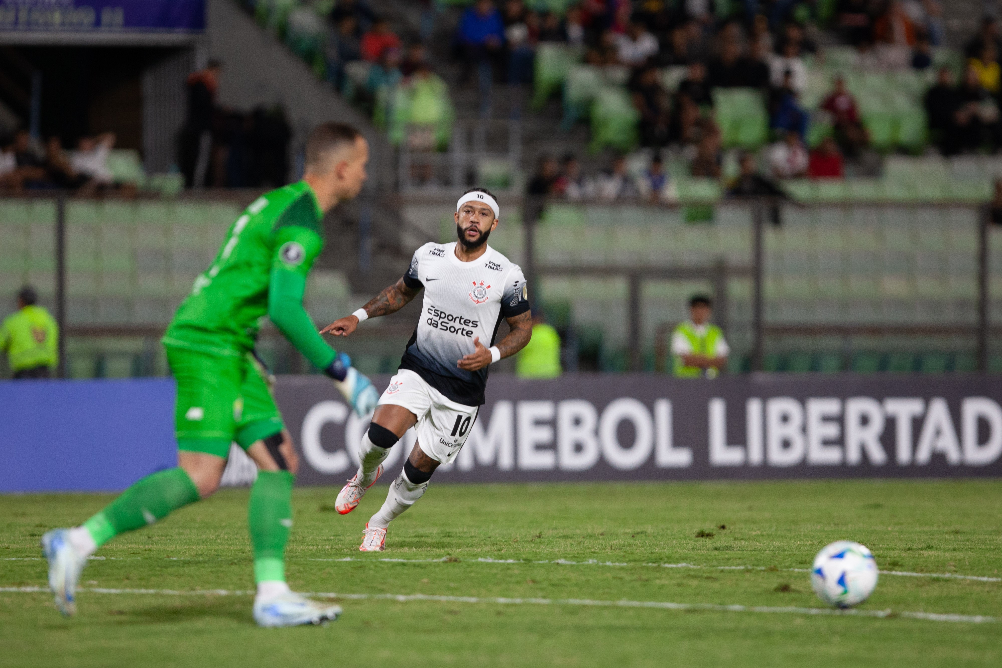 Corinthians é punido e frustra em estreia com 