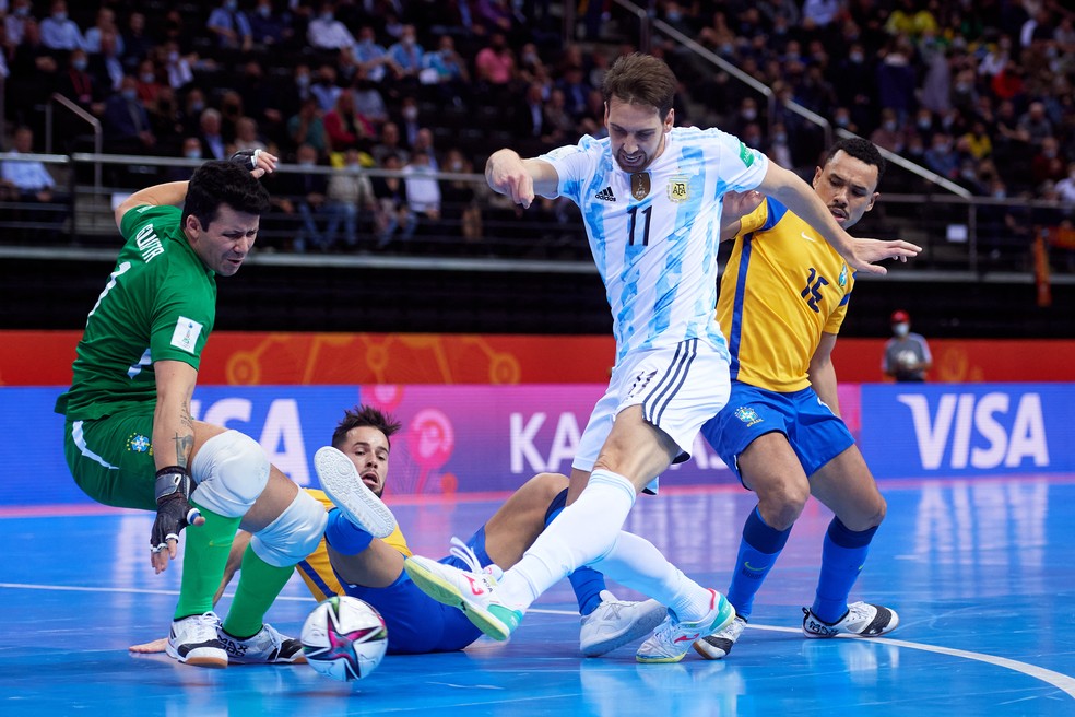 Melhor goleiro do mundo, brasileiro Guitta destaca evolução do futsal no  Mundial