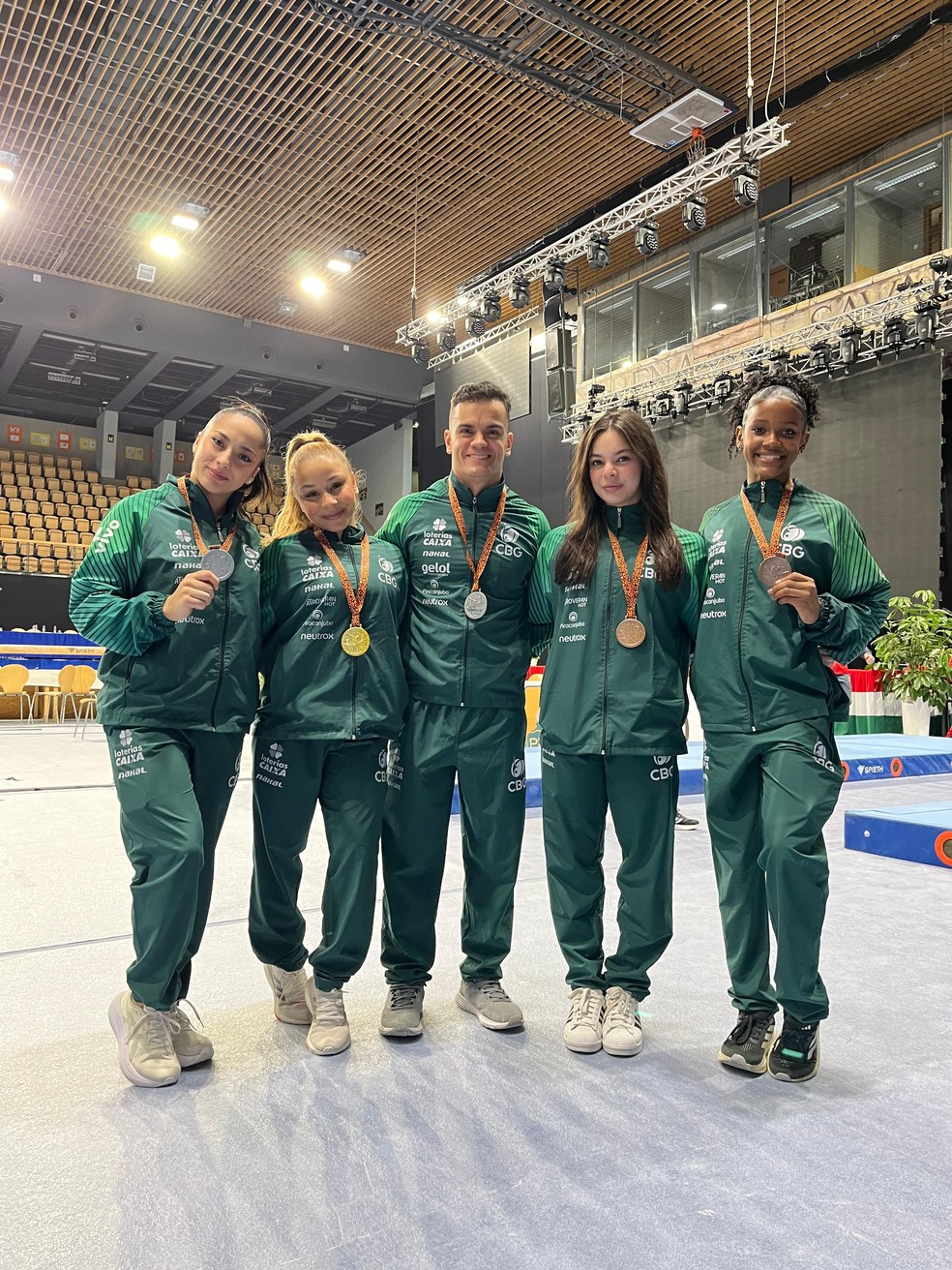 Medalhistas na Copa do Mundo da Hungria — Foto: Divulgação/CBG