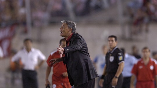 Hoje no Botafogo, Tite superou rejeição por "ser gremista" para assumir o Inter