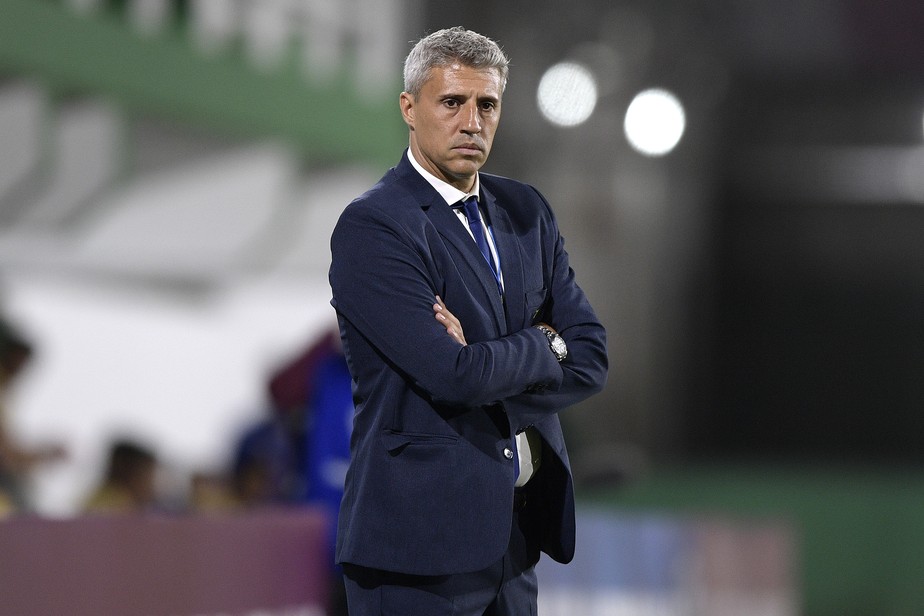 Crespo roda elenco, São Paulo bate Coritiba e foca no Palmeiras