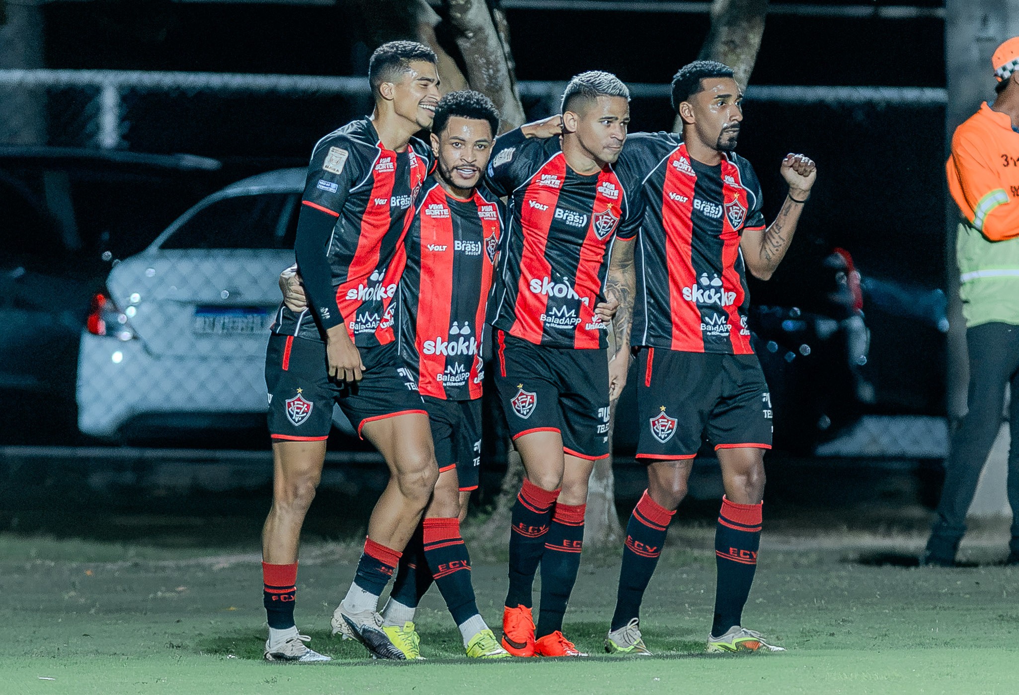 Vitória 4 x 0 Chapecoense: assista aos gols e melhores momentos