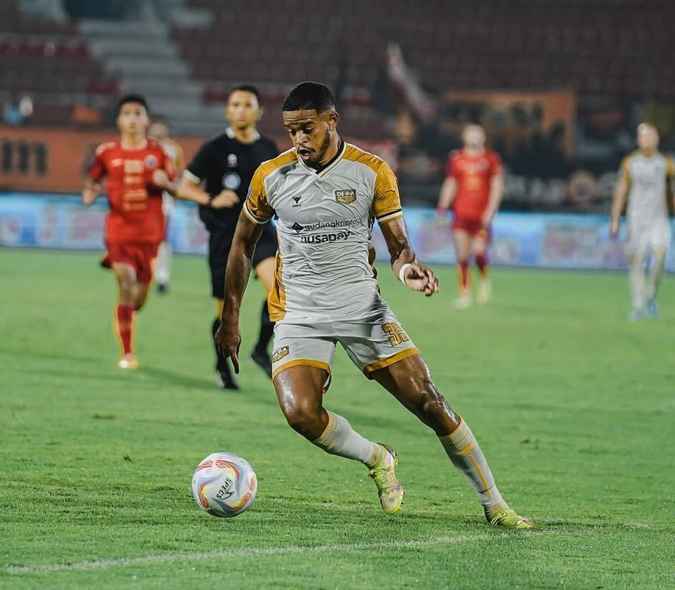 Alex Martins, atacante do Dewa United, da Indonésia — Foto: Alga Dwi Novianto