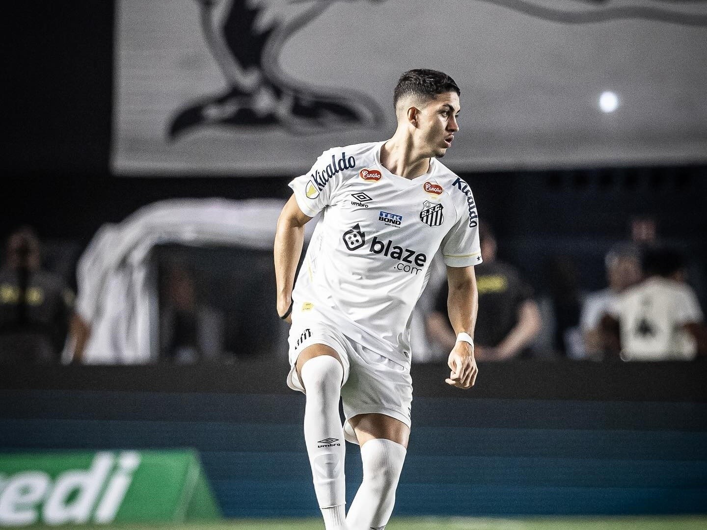 Botafogo faz nova proposta ao Santos pelo zagueiro Jair