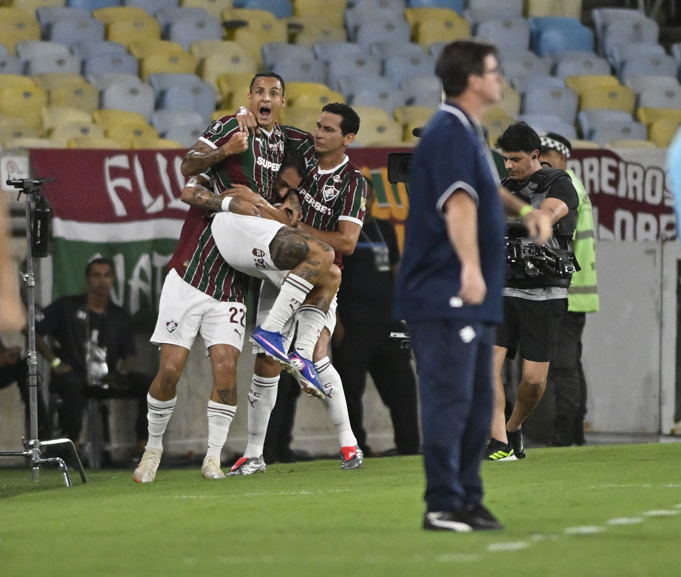Fluminense sofre derrota no Maracanã e aumenta pressão na Libertadores
