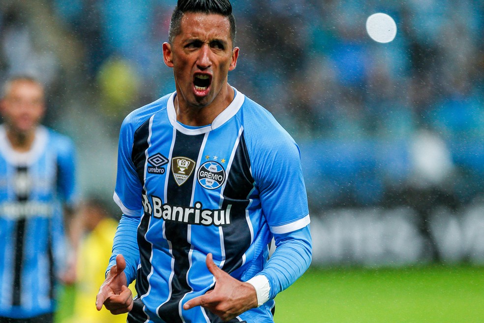 Lucas Barrios comemora gol pelo Grêmio — Foto: Lucas Uebel / Grêmio, DVG