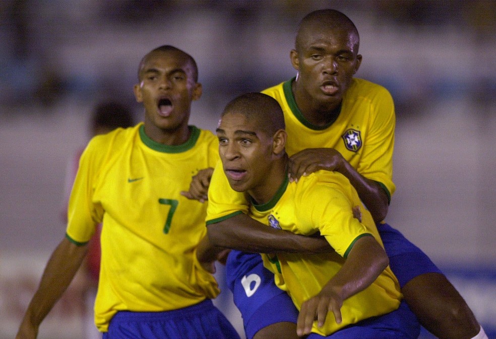 Só dois de 56 campeões mundiais sub-17 jogaram Copa: Adriano e