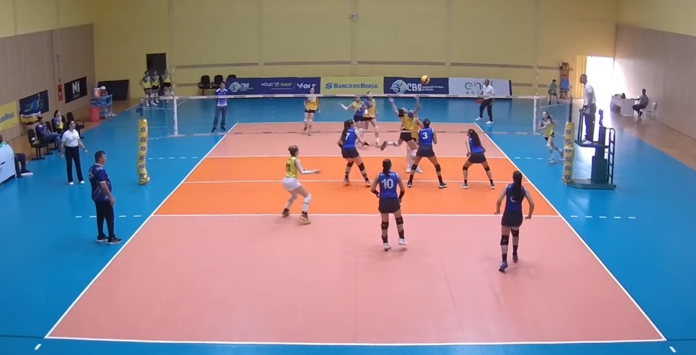 Acre perde para o Mato Grosso do Sul e fecha 1ª fase do Brasileiro de Seleções de Vôlei Feminino Sub-18 em último no Grupo B — Foto: Reprodução/Canal Vôlei Brasil - YouTube