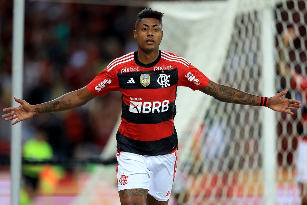 Bruno Henrique comemora um gol pelo Flamengo — Foto: Buda Mendes/getty