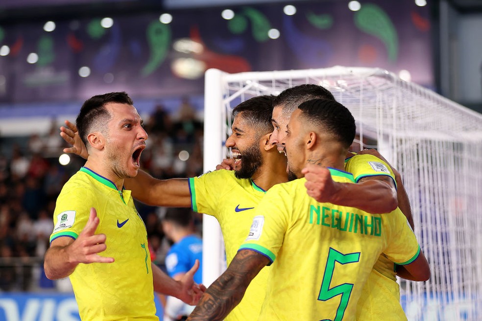 Seleção Brasileira de Futsal vence o Marrocos e chega à semifinal — Foto: Robertus Pudyanto - FIFA/FIFA via Getty Images