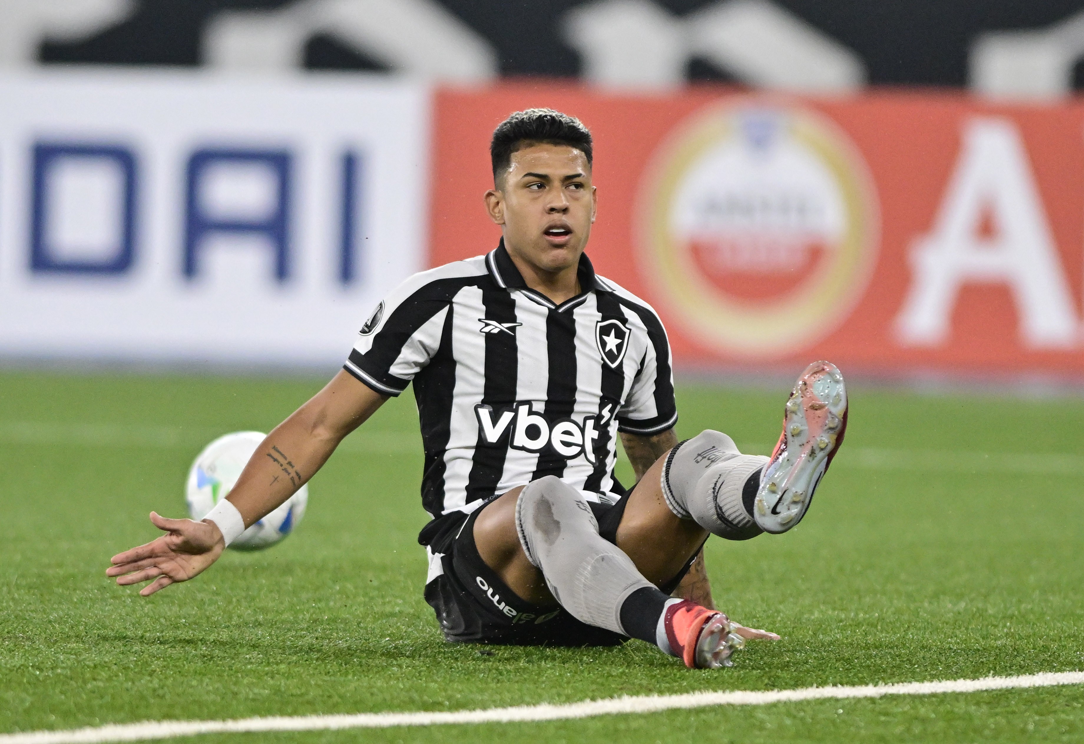 Sem Matheus Martins e Ferraresi, Botafogo divulga relacionados para jogo contra a Chapecoense