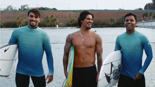 Gabriel Medina surfa com Lucas Paquetá e Rodrygoexcluir conta bet365piscinaexcluir conta bet365ondas - Foto: (Reprodução/Instagram)