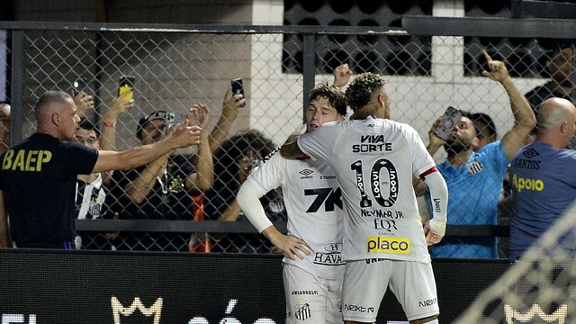 Rollheiser comemora gol em Santos x Palmeiras