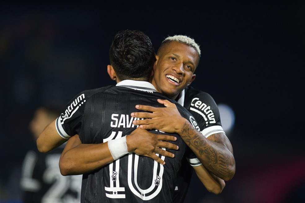 Savarino e Danilo - Bragantino x Botafogo - Copa do Brasil — Foto: Anderson Romão/AGIF