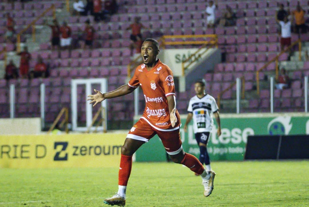 Com dois gols em três jogos, Venícius Cascais sonha com titularidade no Sergipe