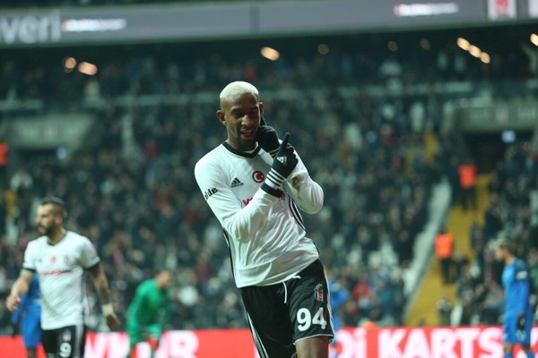 Brasileiro Talisca decide novamente, e Besiktas vence pelo