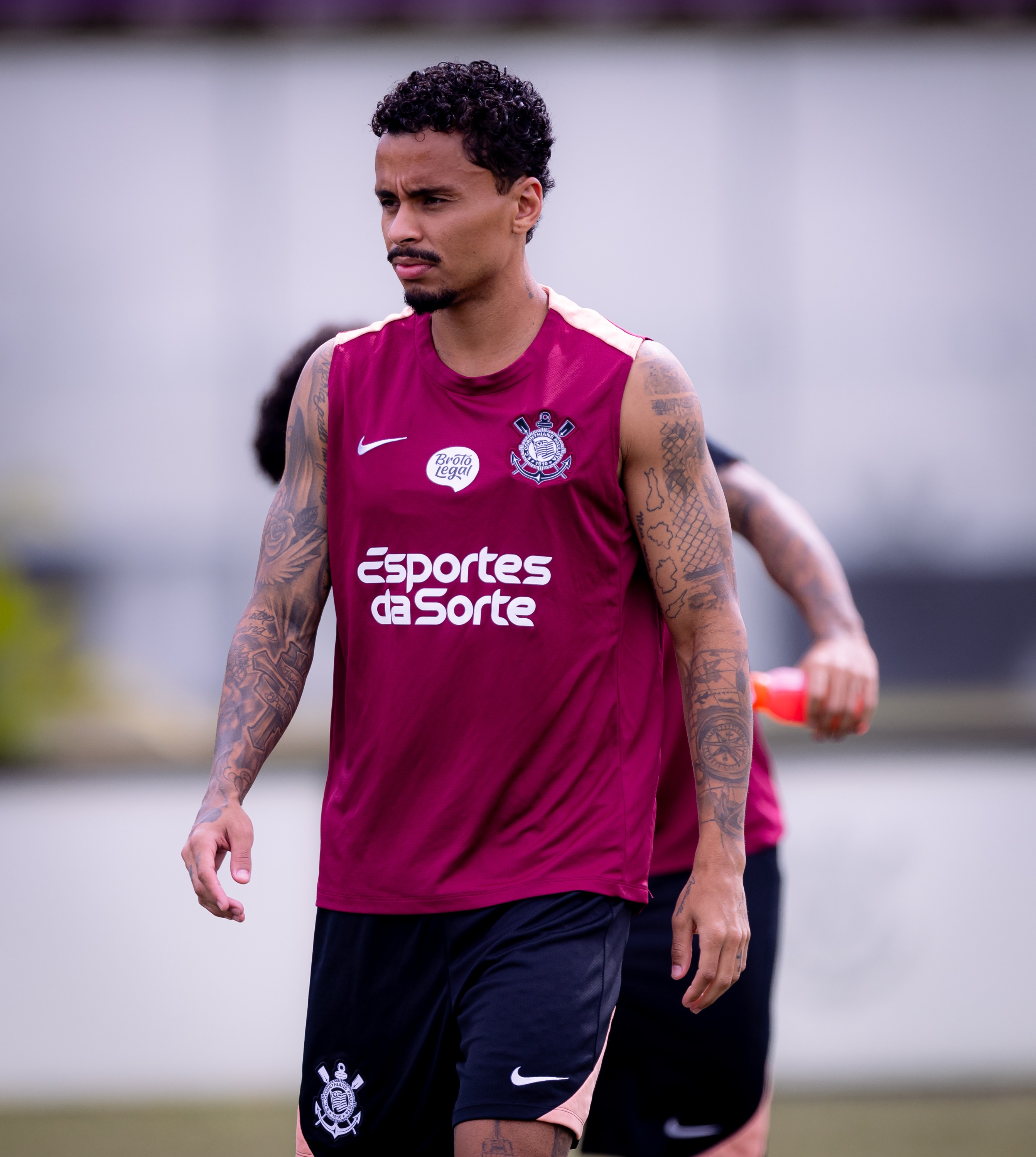 Allan fica fora do jogo do Corinthians contra o Flamengo por multa de R$ 2 milhões