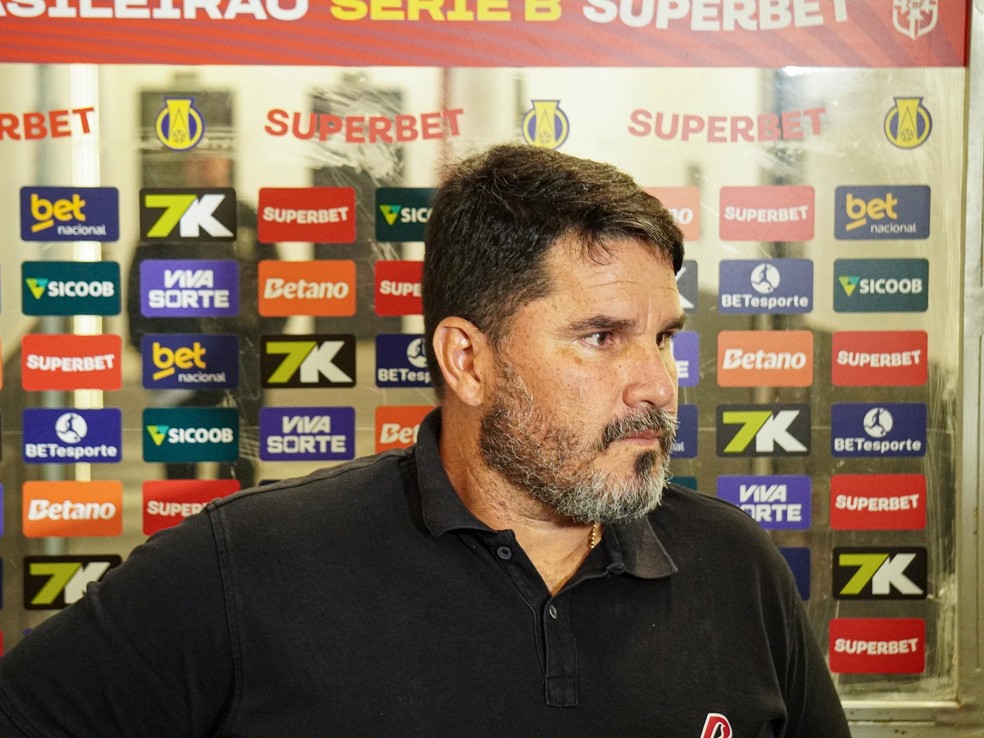Eduardo Barroca, técnico do CRB — Foto: Lucca Morais/ASCOM CRB