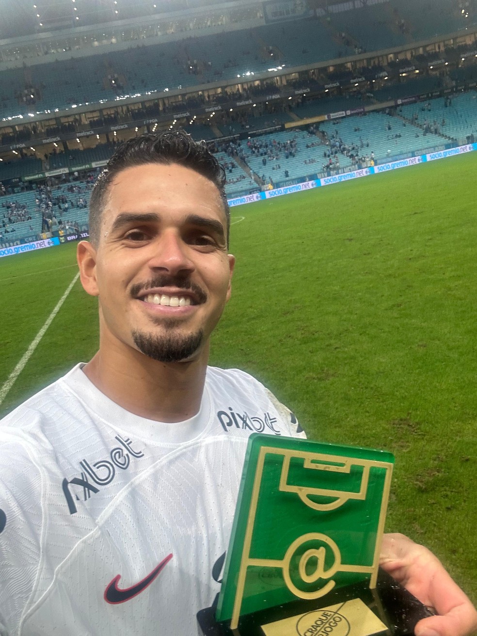 Lucas Veríssimo foi eleito o craque do jogo em vitória do Corinthians — Foto: Divulgação