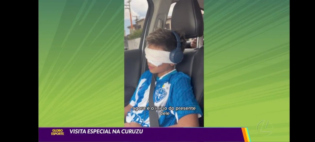 Young man is taken by surprise to the Paysandu game for the first time and gets emotional when he takes the blindfold off his eyes |  paysandu
