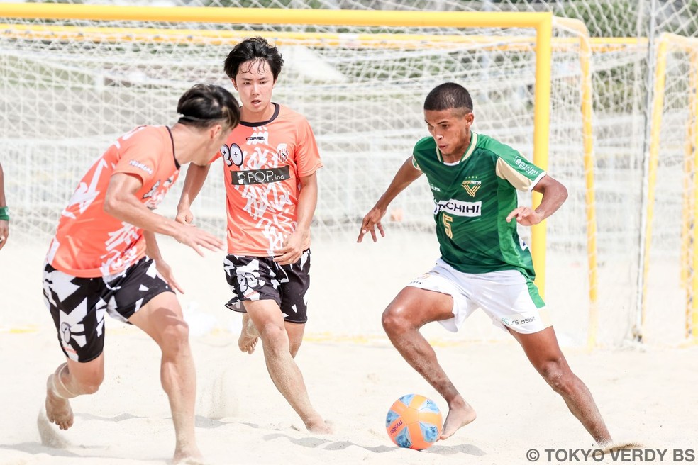 Túlio Silva em ação pelo Tokyo Verdy — Foto: Divulgação